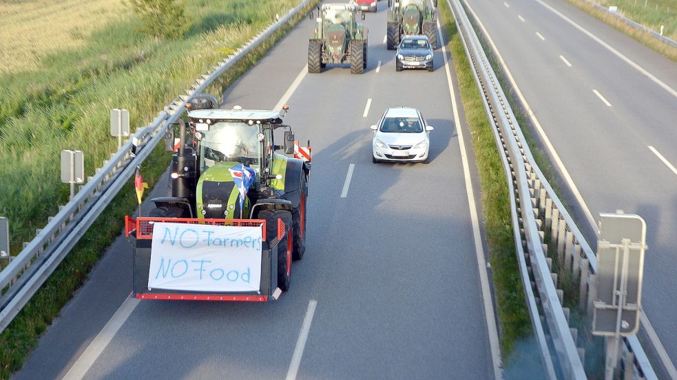 Mit dem Protest wollen sich die Ostfriesen solidarisch mit den niederländischen Kollegen erklären und selbst gegen steigende Auflagen demonstrieren. Foto: Gerd-Arnold Ubben