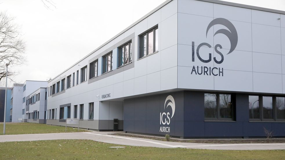 Heute erstrahlt die IGS Aurich in neuem Glanze. Der Neubau ist längst eingeweiht, die Schule hat 900 Schülerinnen und Schüler.Fotos: Romuald Banik/Bernd Wolfenberg