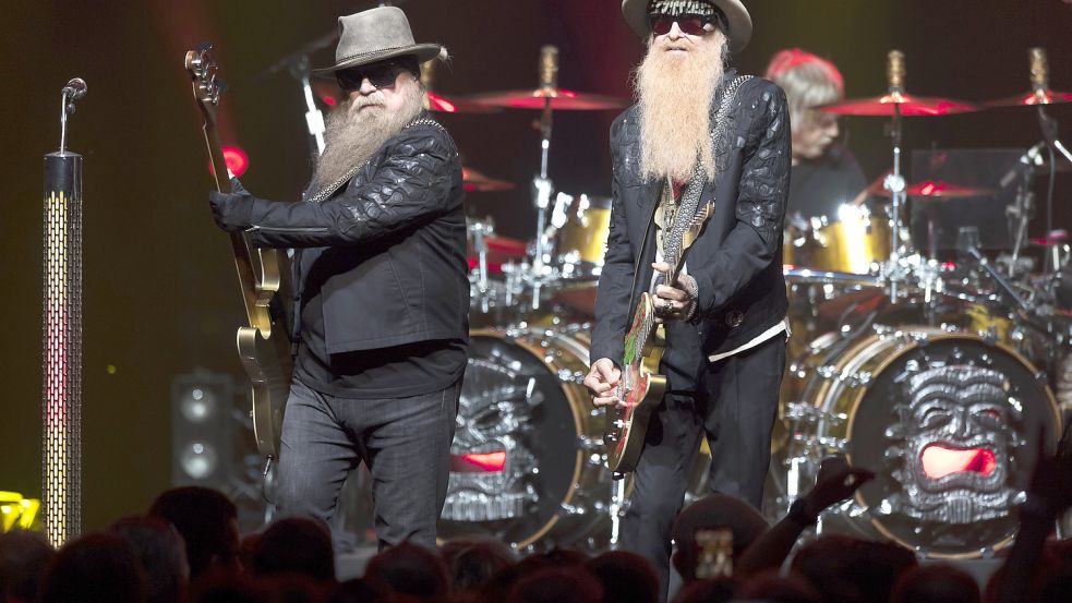 Zurück zu den bluesrockigen Wurzeln: ZZ Top, hier 2019 beim Montreux Jazz Festival. Foto: dpa/Keystone