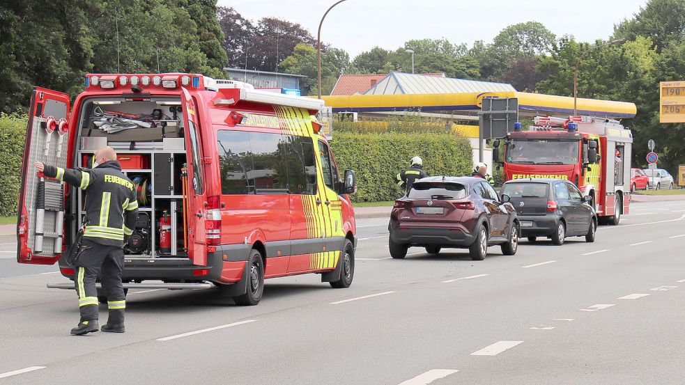 Gegen 13 Uhr kam es in der Emder Straße zu einem Unfall zwischen zwei Fahrzeugen. Foto: Heino Hermanns