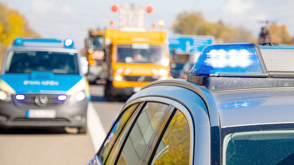 Ein gesundheitlicher Notfall am Steuer war am Sonntag Auslöser für einen schweren Unfall auf der A1 bei Bremen. (Symbolfoto) Foto: imago images / Karsten Schmalz