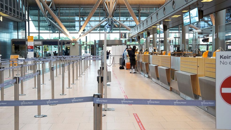 Ein ungewöhnliches Bild zurzeit: Trotz Personalmangels und Ferienzeit gibt es bei Lufthansa keine Schlange. Foto: Patrick Kern