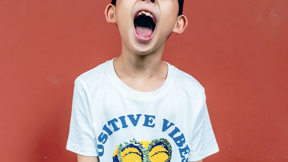 Kindern sind manchmal nervig. Aber was kann man aus Außenstehender dagegen tun? Foto: Unsplash / Xia Yang (Symbolbild)