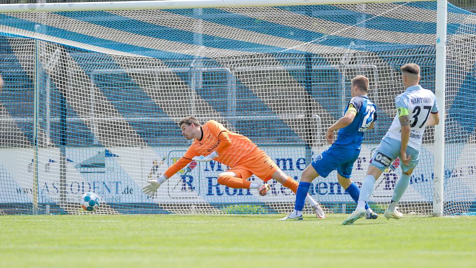 Das 2:0 für die Gäste durch Dominic Hartmann – die kalte Dusche für die euphorisierten Emder.