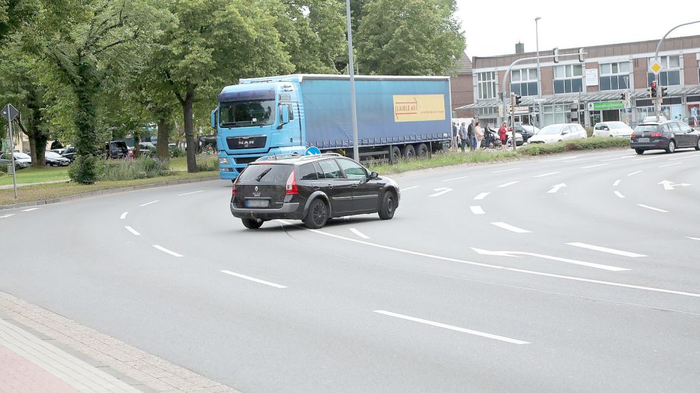 Regelmäßig biegen Autofahrer regelwidrig vom Breiten Weg in die Von-Jhering-Straße ab. Foto: Romuald Banik