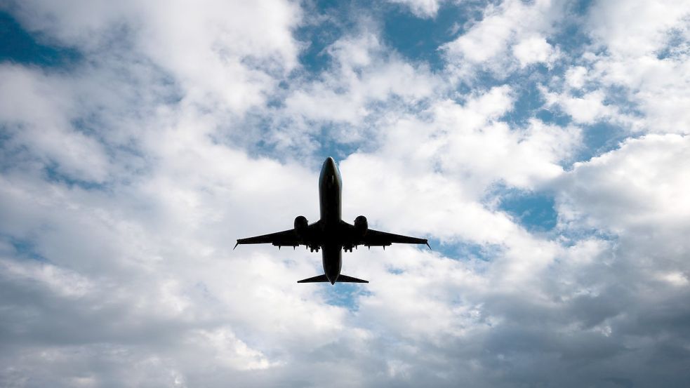 Der kürzeste Flug der Welt dauert nur zwei Minuten. Foto: dpa/Julian Stratenschulte