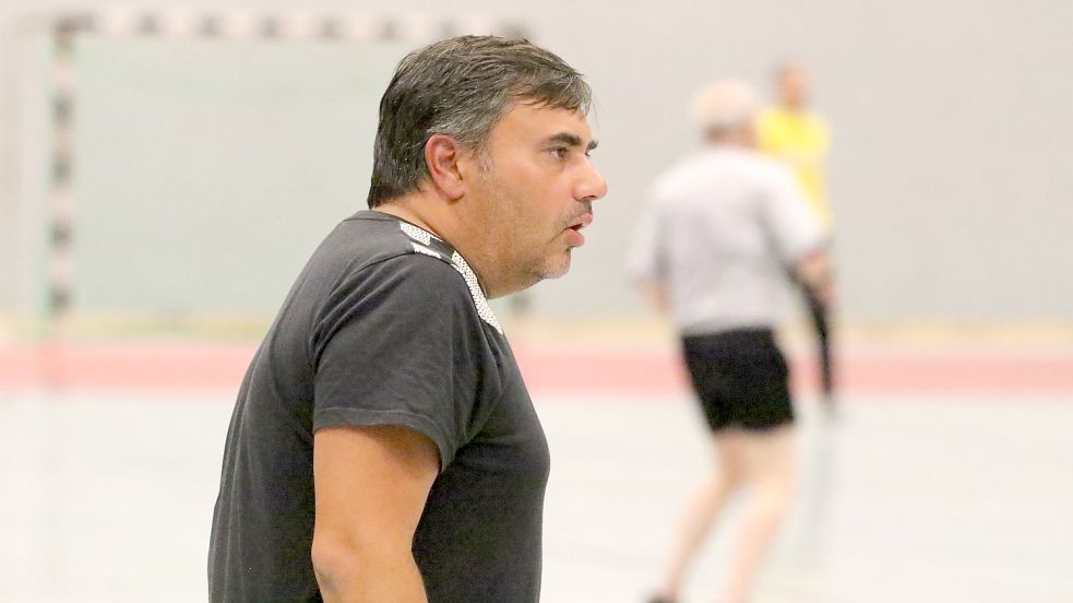 OHV-Trainer Pedro Alvarez sah viele Fehlwürfe seiner Spieler. Foto: Gronewold