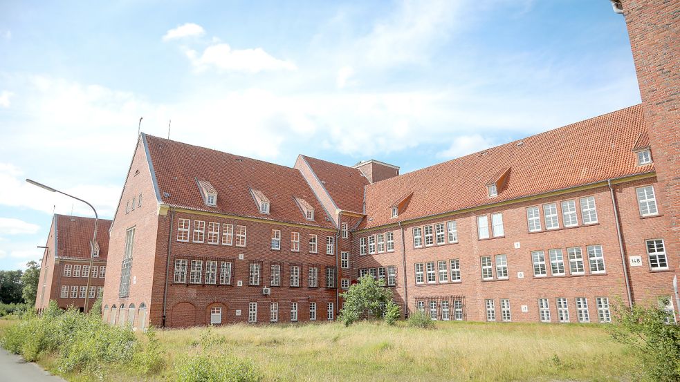 Das Divisionsgebäude bietet viel Platz und wurde 2015/16 bereits ertüchtigt. Der Landkreis hatte gehofft, hier ganz kurzfristig Geflüchtete unterbringen zu können. Foto: Romuald Banik