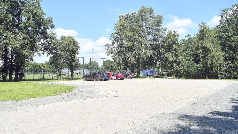 An dieser Stelle nahe dem Sportplatz in Riepe soll der Jugendplatz entstehen. Foto: Gerd-Arnold Ubben