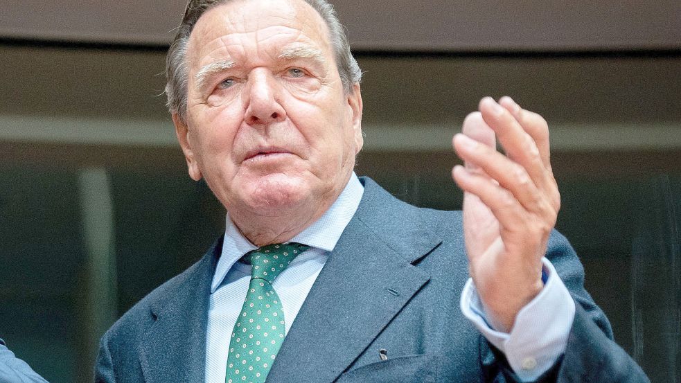 Seine Partei will ihn loswerden: Gerhard Schröder (SPD), ehemaliger Bundeskanzler. Foto: Kay Nietfeld/dpa