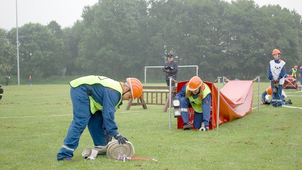 In Übungen und Wettbewerben bereiten sich die Mitglieder der Südbrookmerlander Jugendfeuerwehren seit Jahrzehnten auf die spätere Arbeit in den Einsatzabteilungen vor. Das scheint sich auszuzahlen. Foto: Archiv