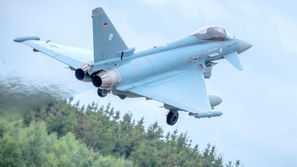 Ein Eurofighter der Luftwaffe bei einem Übungsflug im Juli dieses Jahres. Foto: Jens Büttner/DPA