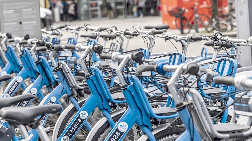 Leihfahrräder am Hauptbahnhof Mannheim. VRNnextbike Fahrrad mieten in Mannheim. // 18.02.2021, Deutschland, Baden-Württe Foto: Arnulf Hettrich via www.imago-images.de