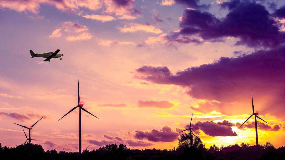 Nur wenn sich ein Flugzeug den Windparks nähert, schaltet sich die Nachtbeleuchtung ein. Dadurch reduziert sich das bislang dauerhafte nächtliche Blinken der Flugbefeuerung um bis zu 95 Prozent. Foto: Lanthan Safe Sky GmbH