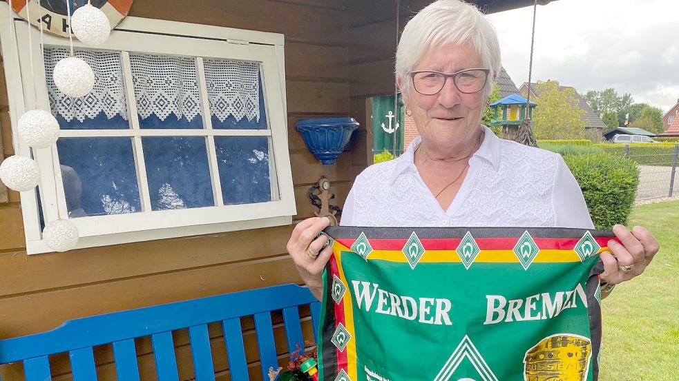 Die 84-jährige Hanne Diekmann besucht demnächst erstmals ein Bundesliga-Spiel im Bremer Weserstadion. Foto: Holger Janssen