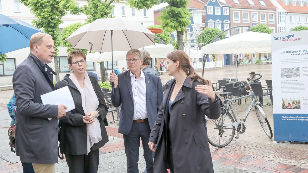 Besonders um die Aufhübschung des Marktplatzes gab es in Aurich nach dem Besuch von Ministerin Birgit Honé längere Diskussionen. Foto: Romuald Banik