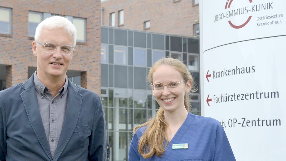Zufrieden in der UEK: Assistenzärztin Claudia Marcinczak mit dem Chefarzt Dr. Karl Friedemann Hopf. Foto: Aiko Recke