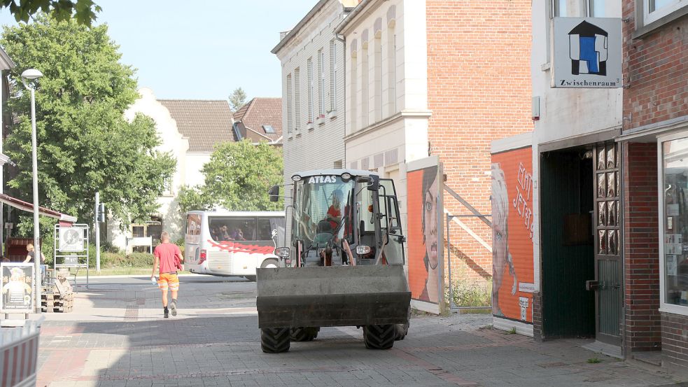 Baufahrzeuge müssen den Zaun jetzt passieren können.