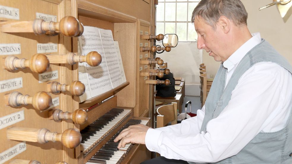 Carsten Greite hatte ein besonders enges Verhältnis zur gut 400-jährigen Edo-Evers-Orgel. Foto: Karin Böhmer