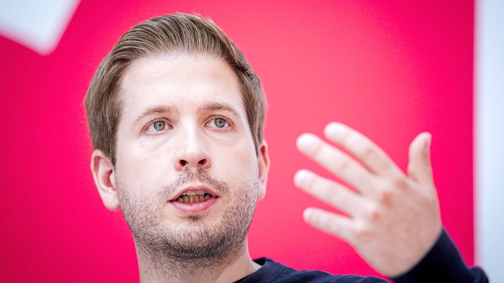 SPD-Generalsekretär Kevin Kühnert verspricht baldige Entlastungen für die explodierten Energiepreise. Foto: Kay Nietfeld