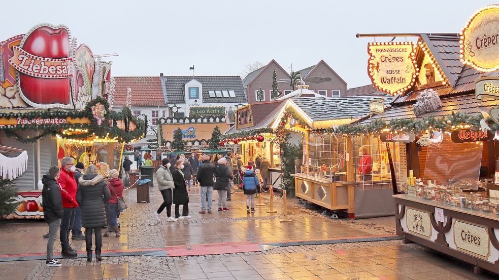 Auf dem Auricher Weihnachtszauber galt im vergangenen Jahr Maskenpflicht. Foto: Heino Hermanns