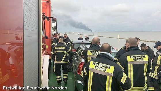Im Oktober 2016 wurden bei einem Brand auf Norderney etliche Boote in einer Halle zerstört. Einer von wenigen Fällen, in denen die Feuerwehr vom Festland auf einer Insel aushelfen musste. Archivfoto: Feuerwehr Norden