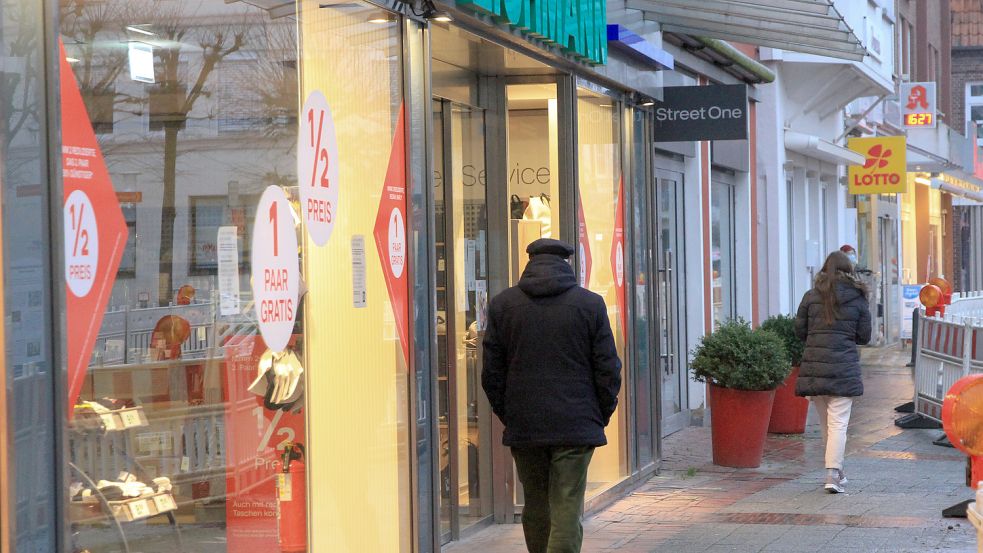 Ab Donnerstag müssen die Beleuchtungen der Schaufenster nach 22 Uhr abgeschaltet werden. Foto: Romuald Banik