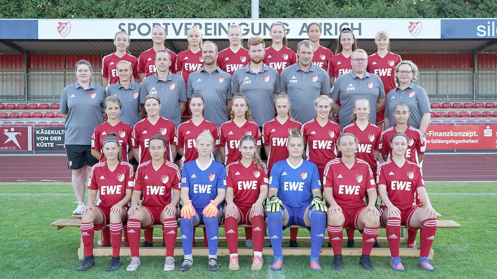 Mit diesem Kader gehen die B-Juniorinnen der SpVg Aurich in die Bundesliga-Saison. Foto: Helmut Vortanz