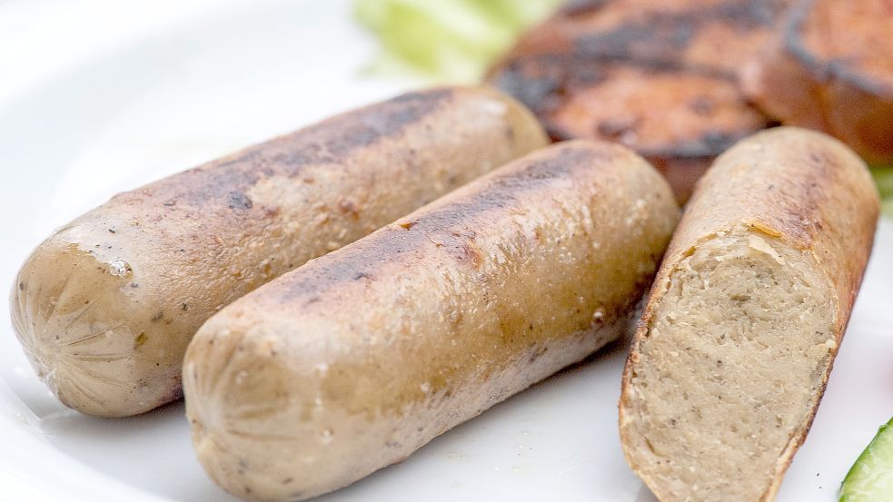 Veggiewürstchen: Die Bürgerschaftsfraktion der Grünen in Bremen fordert eine Ernährungswende. Foto: dpa/Robert Günther