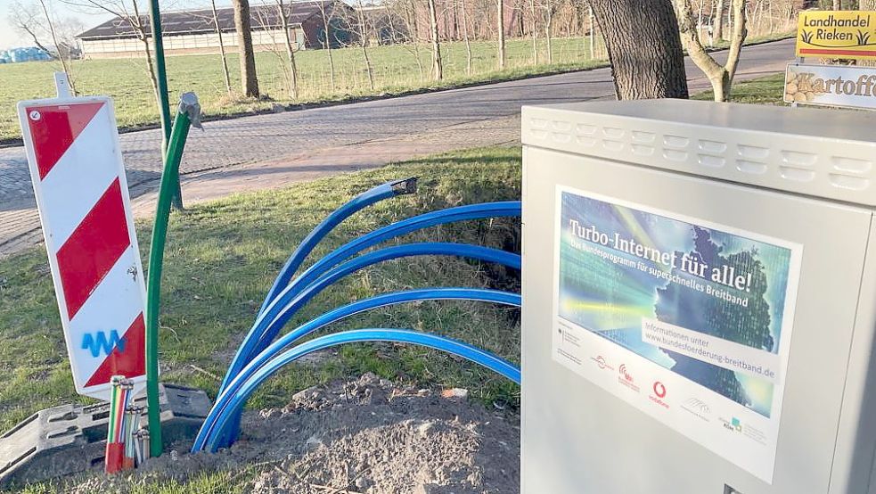 Überall im Kreis Aurich werden derzeit Glasfaserkabel verlegt, wie hier in Barstede (Gemeinde Ihlow).Foto: Aiko Recke