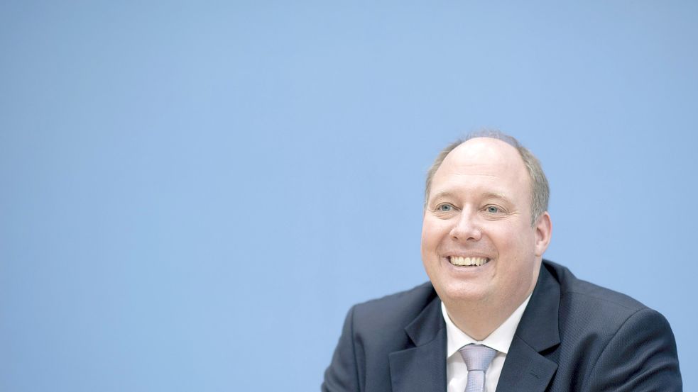 Helge Braun, hier noch als wohlbeleibter Curvy-Politiker. Foto: imago-images/Ipon