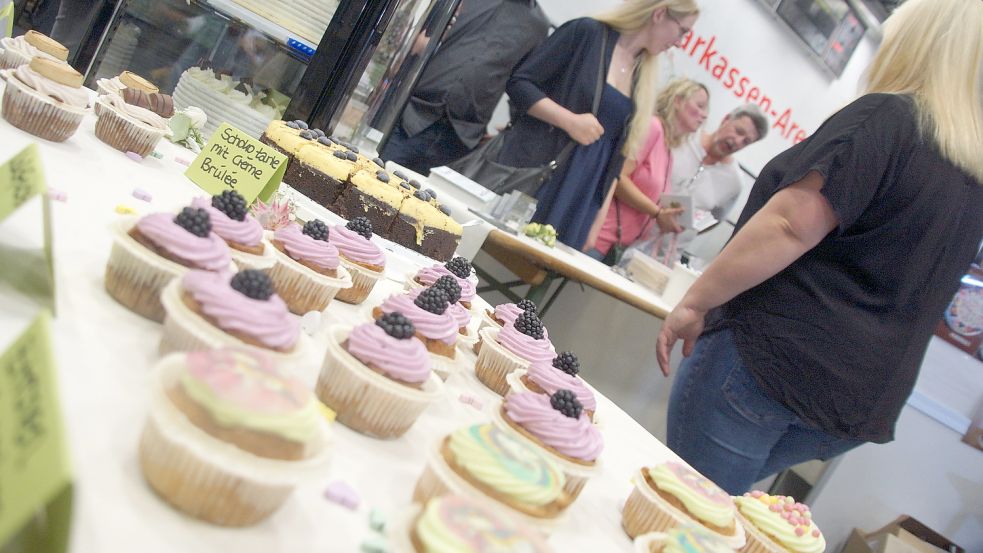 Bunte Cupcakes beim „Moorgold“ lockten immer wieder Besucher an. Foto: Holger Janssen