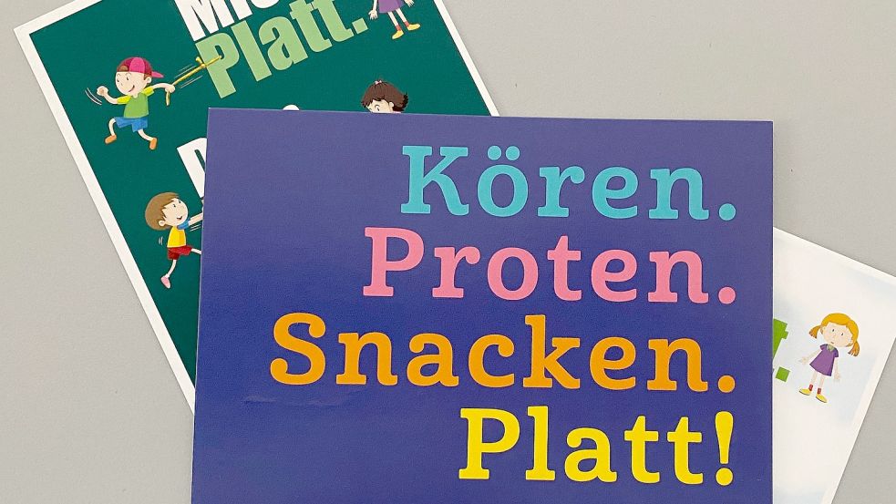 Mit Postkarten wirbt die Ostfriesische Landschaft für die plattdeutsche Sprache. Foto: Holger Janssen