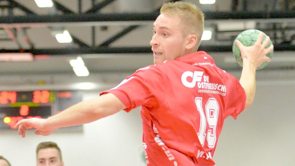 Die OHV-Handballer sind erfolgreich in die Saison gestartet. Maxim Pliuto war beim Sieg beim DHK Flensborg fünffacher Torschütze. Foto: Bernd Wolfenberg