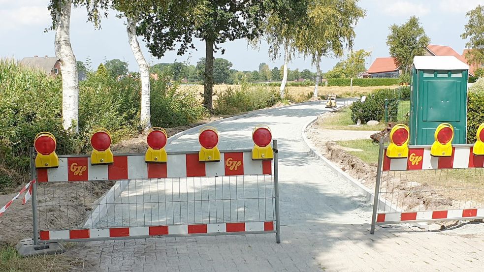 Kein Durchkommen am Lammershörn: Eine Baufirma saniert rund 400 Meter der Straße. Foto: Gemeindeverwaltung