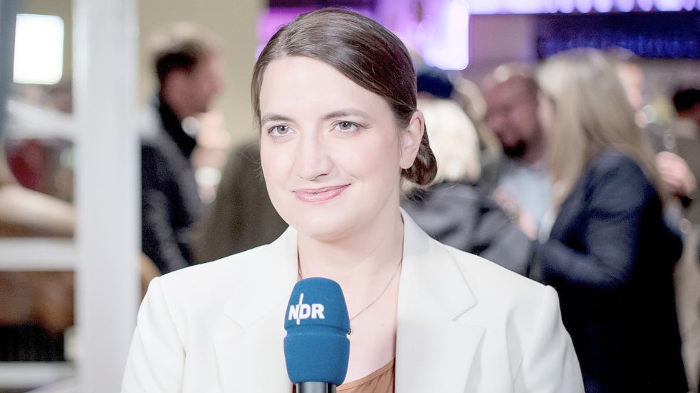 Mareike Aden vor der Fernsehkamera.Foto: Dennis Grailich