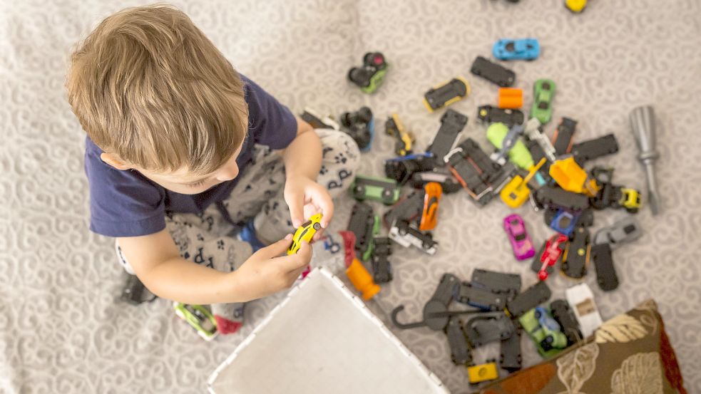 Kinder, deren Eltern die hohen Kita-Kosten nicht zahlen, gehen in die „Maulwurf“-Gruppe. (Symbolbild) Foto: imago images/Cavan Images