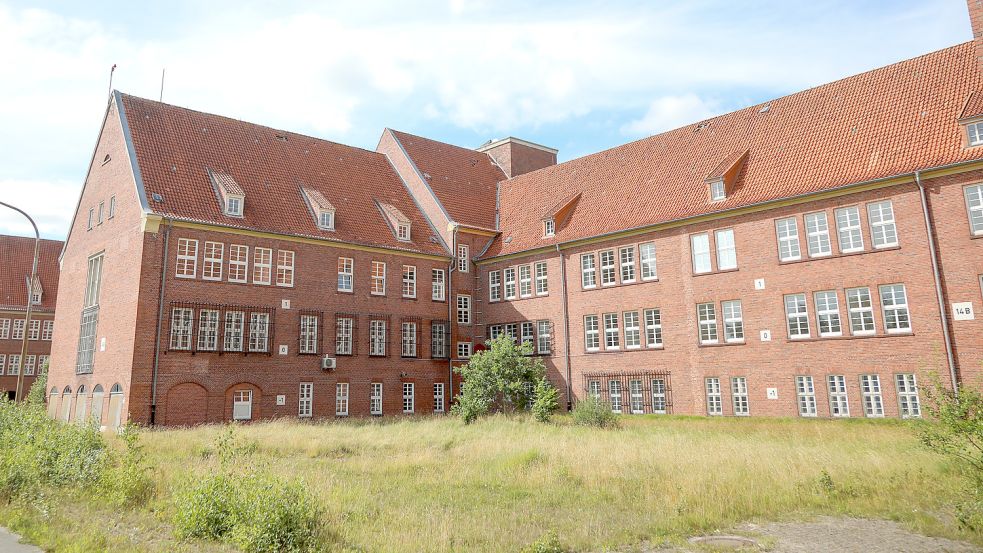 Hier soll Platz für 650 Flüchtlinge geschaffen werden: Das frühere Divisionsgebäude. Foto: Romuald Banik