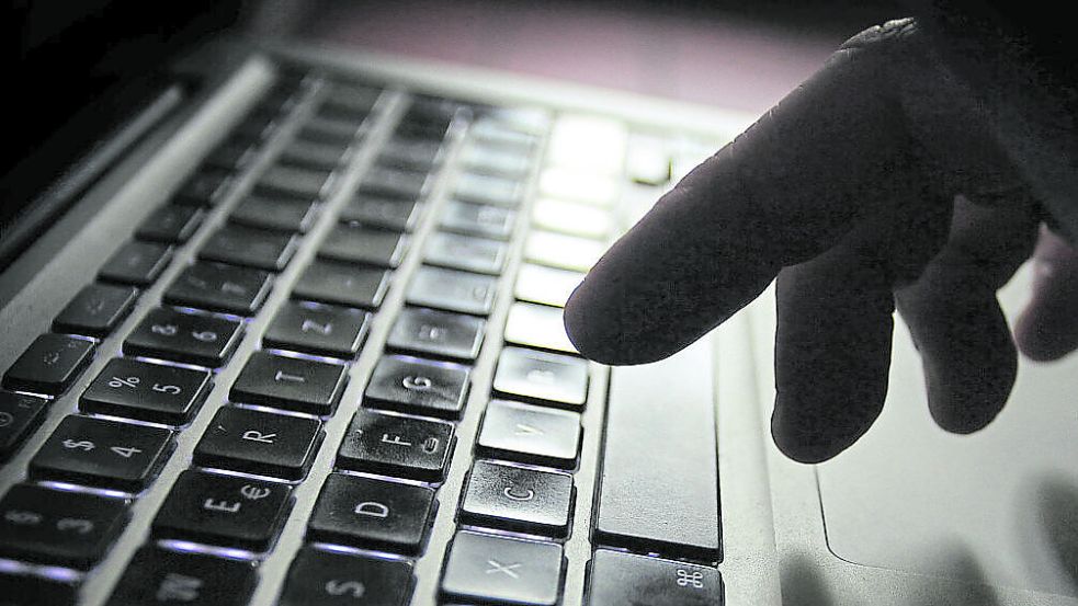 Die Polizei warnt davor, Unbekannten im Internet vertrauliche Informationen preiszugeben. Symbolfoto: dpa/Karl-Josef Hildenbrand