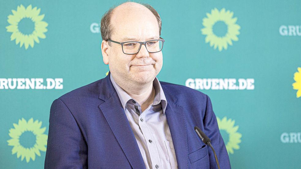 „Mir fehlt momentan in der Tat ein bisschen die Fantasie für eine Koalition mit einer CDU, die in den Achtzigern steckengeblieben scheint“, sagt Christian Meyer, Spitzenkandidat von Bündnis 90/Die Grünen für die Landtagswahl in Niedersachsen am 9. Oktober. Foto: Moritz Frankenberg/dpa