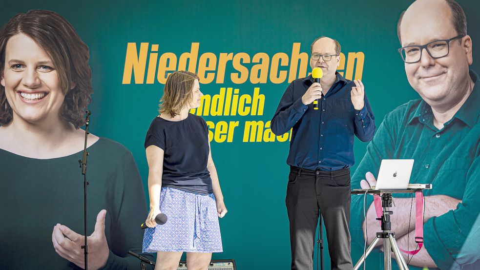 „Das Eintreten für längere Laufzeiten von Atomkraftwerken ist ja nun auch nicht gerade ein Angebot an uns Grüne, ganz im Gegenteil“: Christian Meyer bildet gemeinsam mit Julia Willie Hamburg das Spitzenkandidaten-Duo von Bündnis 90/Die Grünen für die Landtagswahl 2022 in Niedersachsen am 9. Oktober. Meyer hat große Vorbehalte gegen eine Koalition mit der CDU. Foto: Moritz Frankenberg/dpa