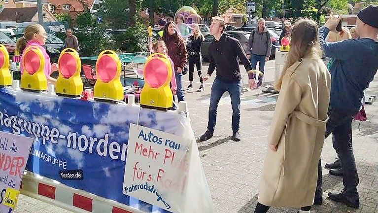 Viel Spaß hatten die Organisatoren und Besucher beim Parking Day in Norden. Foto: Ida Wiesemann