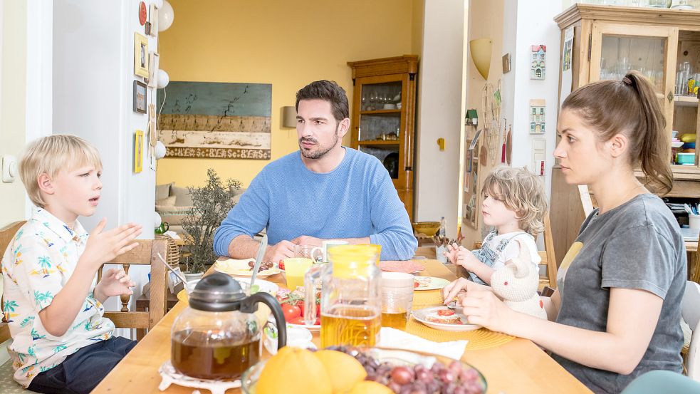 „Du sollst hören“: Leif-Eric Werk, Benjamin Piwko und Anne Zander. Foto: ZDF/Silviu Guiman