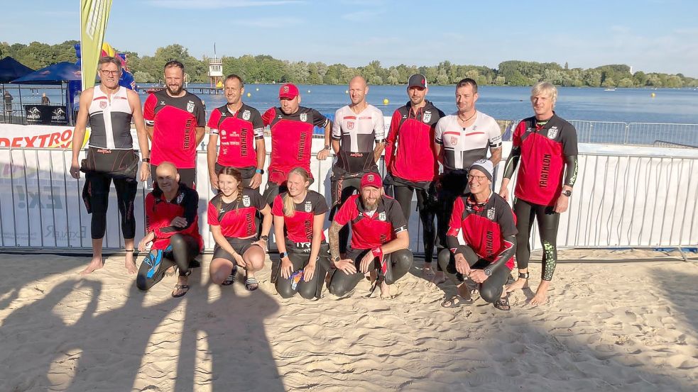 Der MTV Aurich schickte zwei Frauen und elf Männer zu den Deutschen Meisterschaften im Triathlon nach Hannover. Geschwommen wurde im Maschsee, der im Hintergrund zu sehen ist. Foto: privat