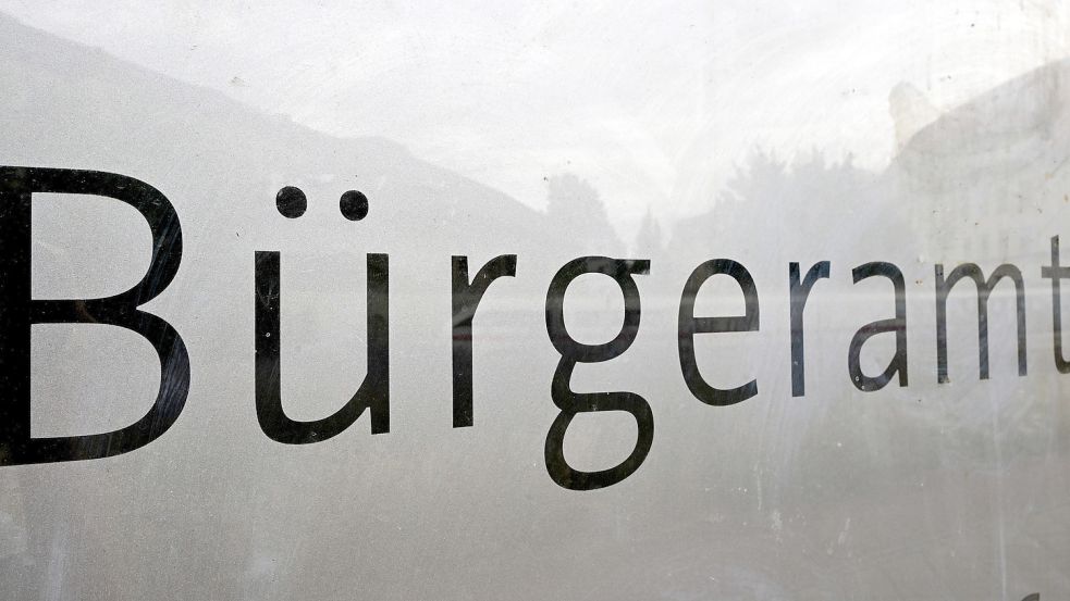Bisher war für eine Adressänderung ein Weg zum Bürgeramt nötig. Der neue Onlinedienst soll das ändern. Foto: dpa/Martin Schutt
