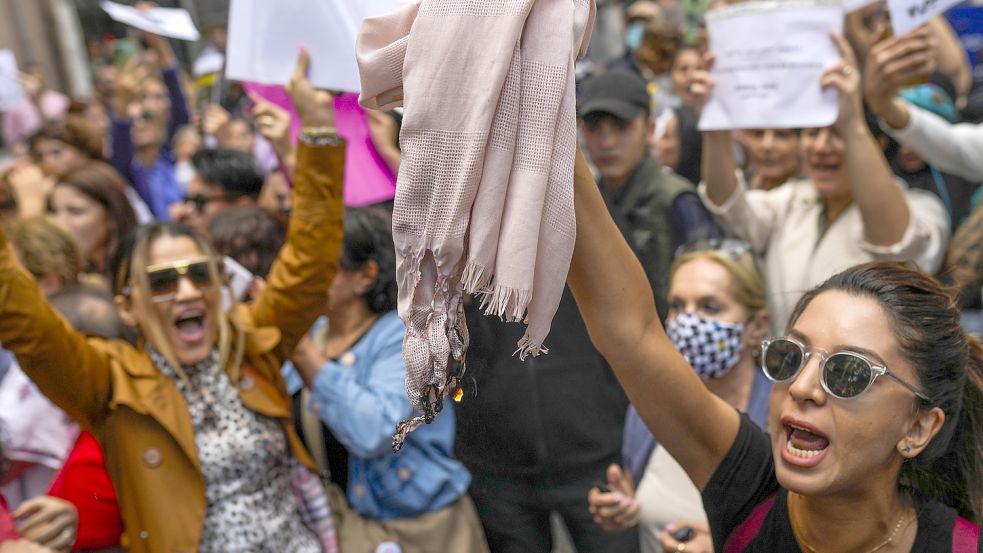 Auch in der Türkei protestierten Menschen wegen des Tods der Iranerin Mahsa Amini. Foto: AP