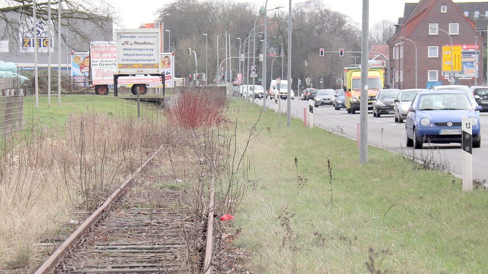 Für einen Personenverkehr müsste das Gleis Richtung Aurich einige Hundert Meter verlängert werden.Foto: Heino Hermanns