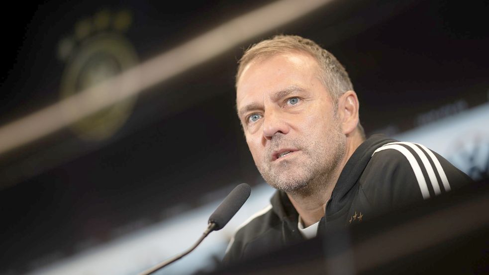 Bundestrainer Hansi Flick spricht bei einer Pressekonferenz. Foto: Sebastian Gollnow/dpa