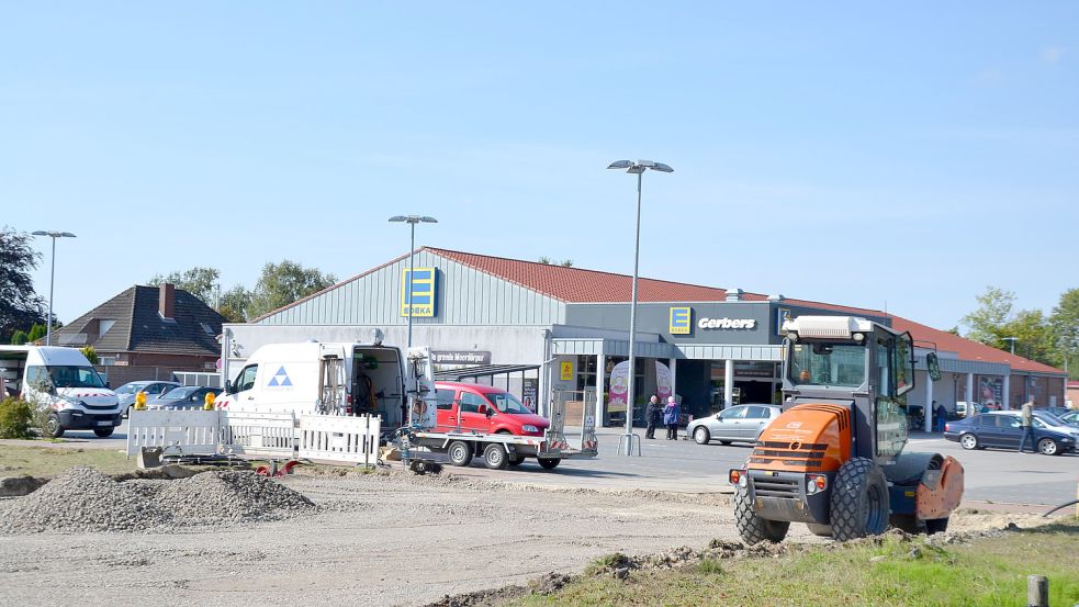 Neben dem Edeka-Markt in Moordorf soll ein Ladepark für E-Autos entstehen. Foto: Franziska Otto