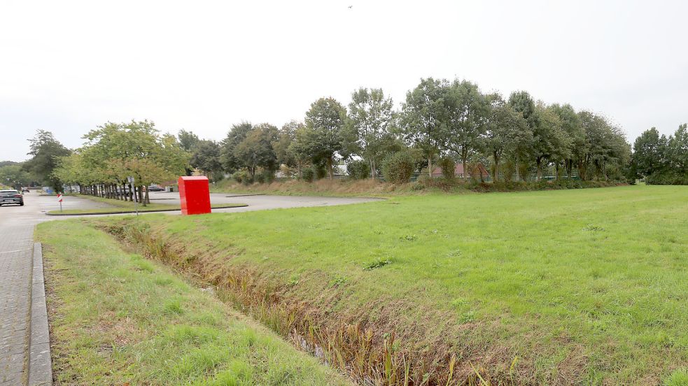 Auf der grünen Wiese rechts neben dem Parkplatz des Bürgerhauses und der Tennisplätze könnte ein Wohnmobilstellplatz entstehen. Foto: Romuald Banik